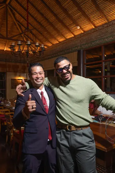 Friends at a Palm & Plate dinner